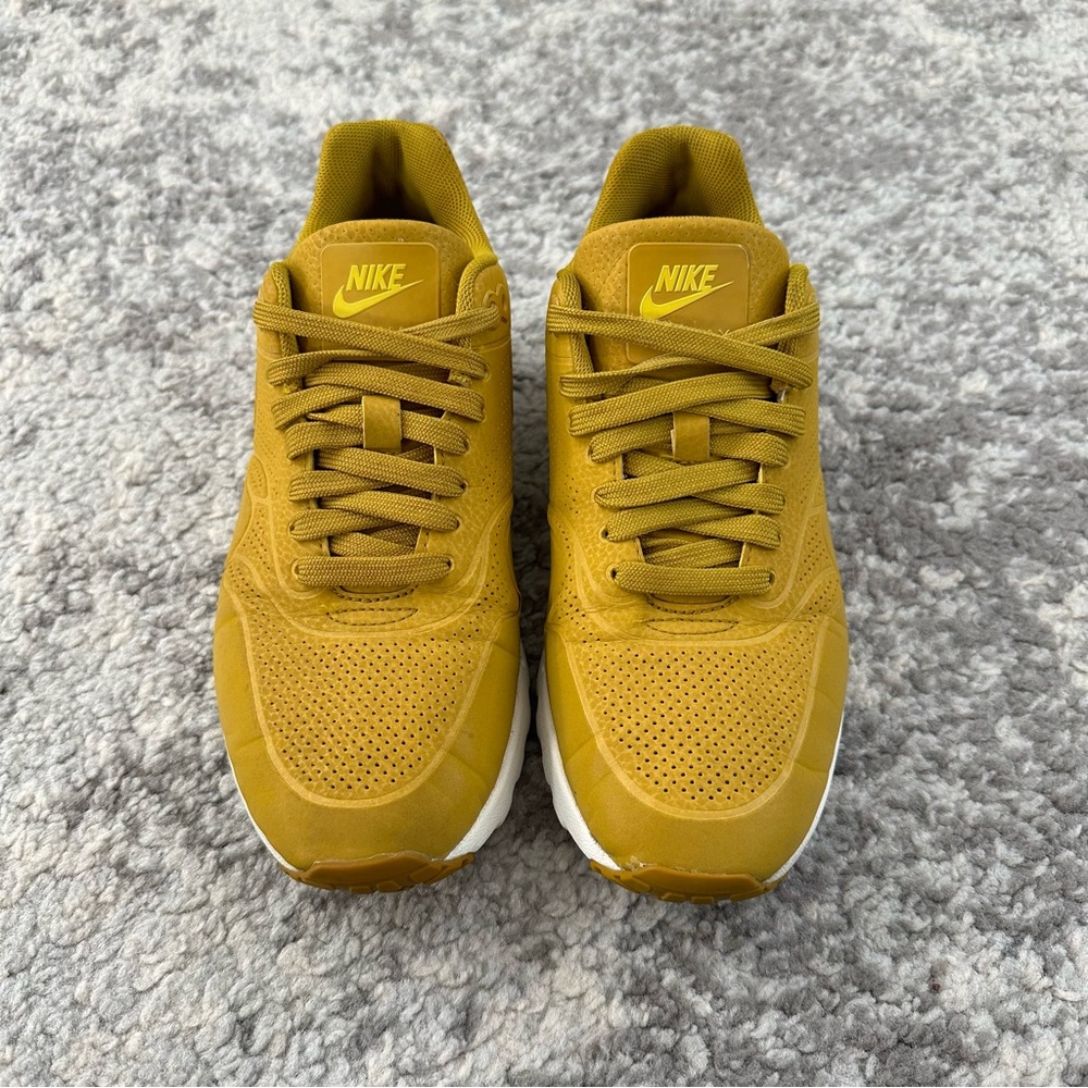 Nike Air Max 1 Mineral Yellow, US Women’s Size 6.6, USED